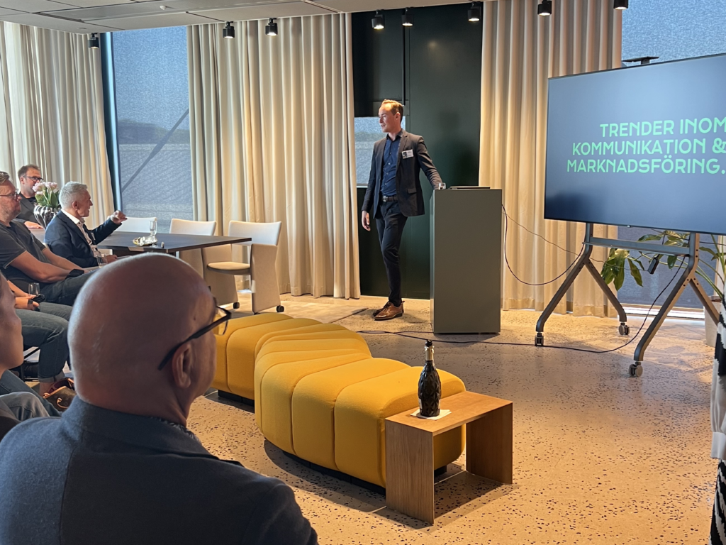 Alfred pratar om trender med gästerna